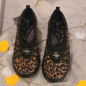 Bzees Leopard Slip On shoes size 10W